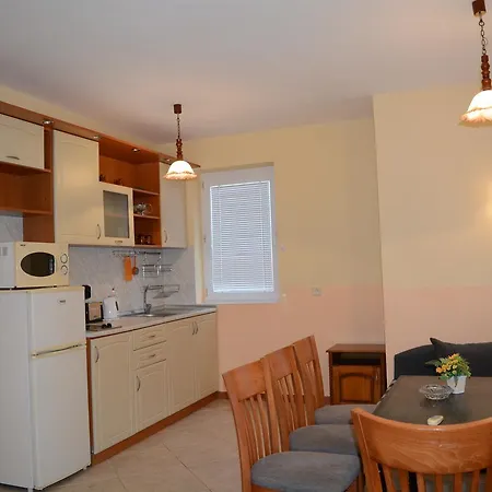 Apartament 18 *